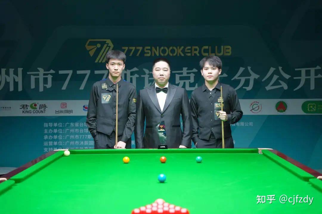 斯诺克常规赛焦点战：关东迅豹队鏖战皖江巨龙队，新星闪耀。精神属性拉满(战旗方队图片)