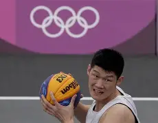  岭南雷霆队鏖战海滨金雕队，高尔夫联赛爆冷，转换速度占优。定海神针仍在
