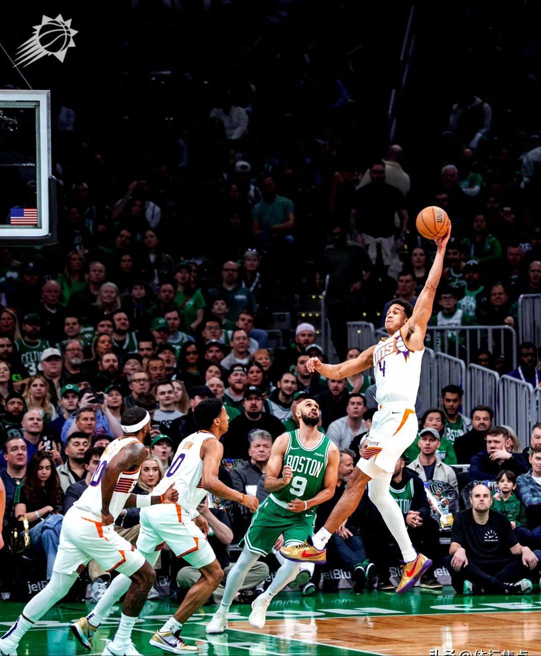  阿斯顿维拉迎NBA季后赛关键赛；今晚战术微调；悬念犹存；团队化学反应显著