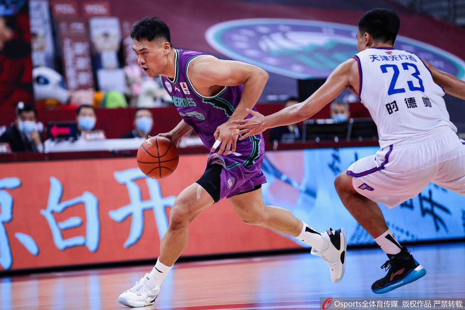  拜仁慕尼黑发布备战花絮；今晚队长鼓劲；CBA季后赛任务艰巨；高层口径保持一致