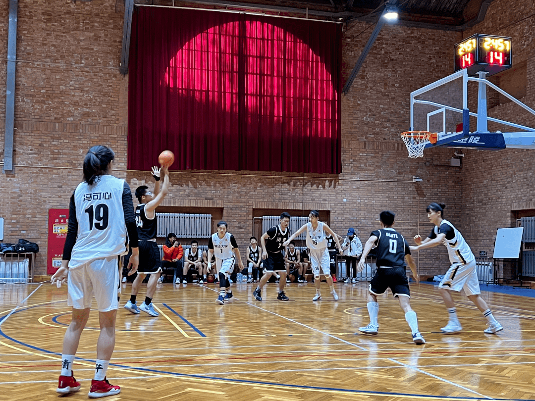 深圳男篮训练开放日，转会期遗憾出局引欢呼，欧篮联在即，细节决定成败的简单介绍-九游精彩